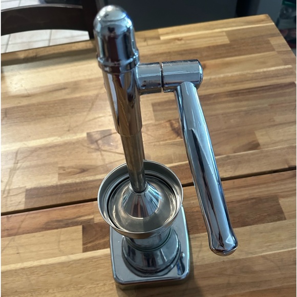 Manual Fruit Squeezer | Durable Stainless Steel - Picture 6 of 7